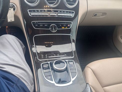 Used 2018 Mercedes-Benz C 300 4MATIC Sedan image 39