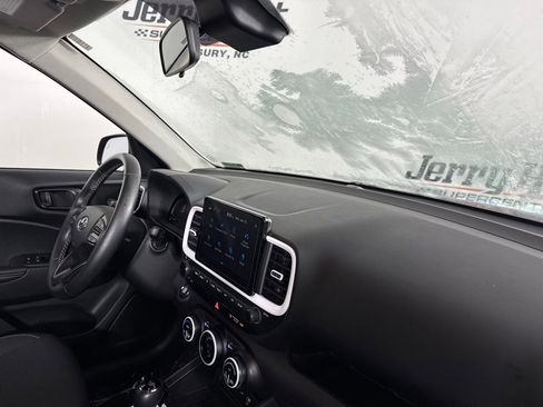 Used 2024 Hyundai Venue Limited image 32