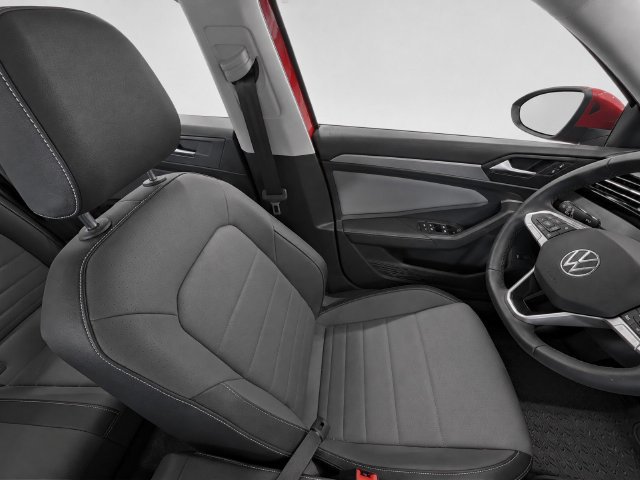 Used 2025 Volkswagen Jetta SE FWD image 13