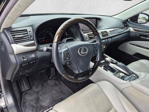 Used 2015 Lexus LS 460 L w/ Ultra Luxury Package RWD image 10