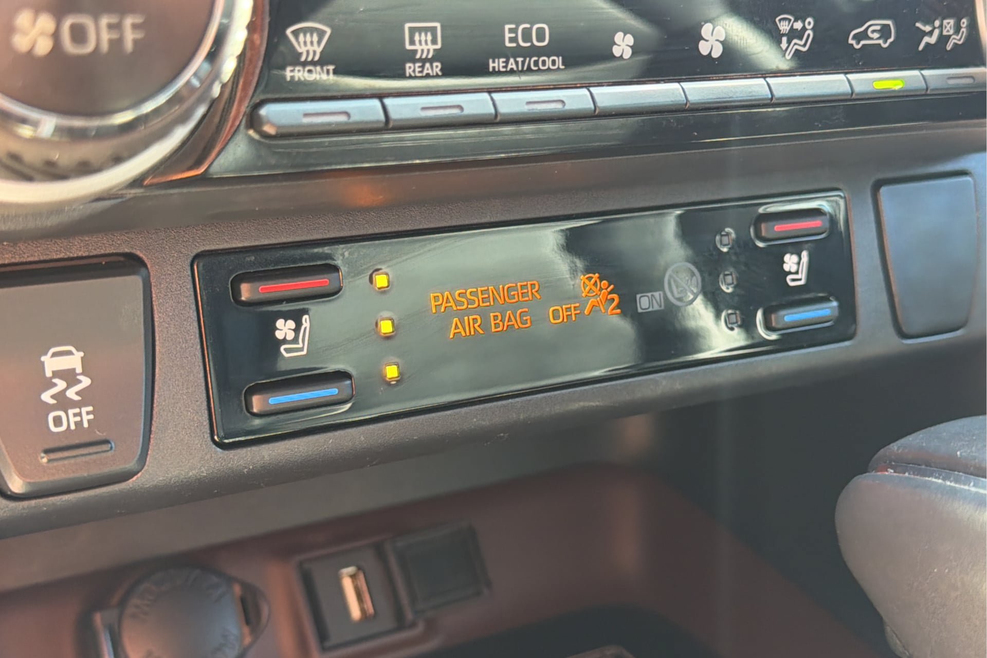 Used 2020 Toyota RAV4 Limited AWD/4WD image 35