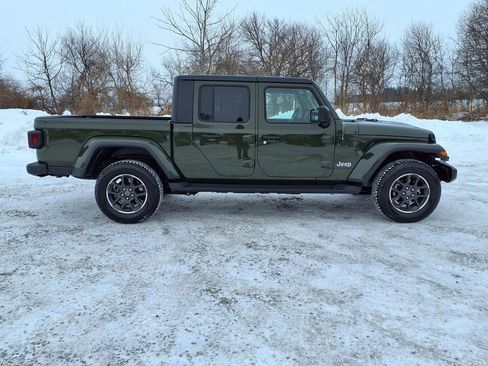 Used 2023 Jeep Gladiator Overland w/ Cold Weather Group image 4
