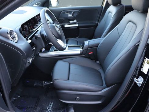 Certified 2025 Mercedes-Benz GLA 250 image 3