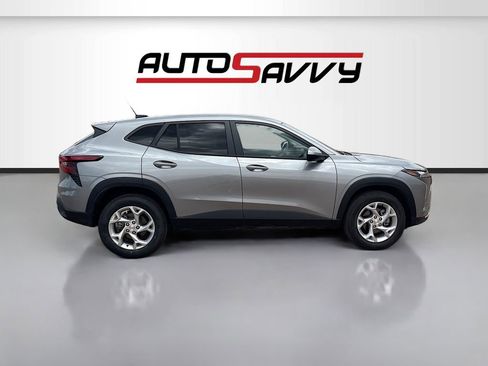 Used 2026 Chevrolet Trax LS w/ LS Convenience Package FWD image 8