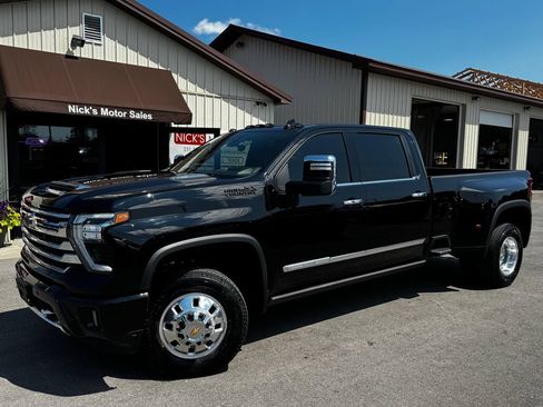 Used 2025 Chevrolet Silverado 3500 High Country w/ Technology Package AWD/4WD image 1