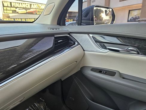 Used 2020 Cadillac XT6 Premium Luxury image 36