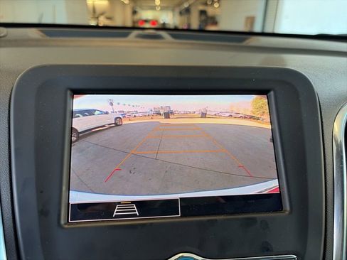 Used 2024 Chevrolet Equinox LS image 8