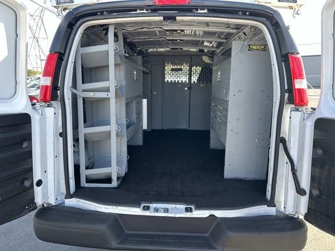 Used 2023 GMC Savana 2500 w/ Driver Convenience Package image 15