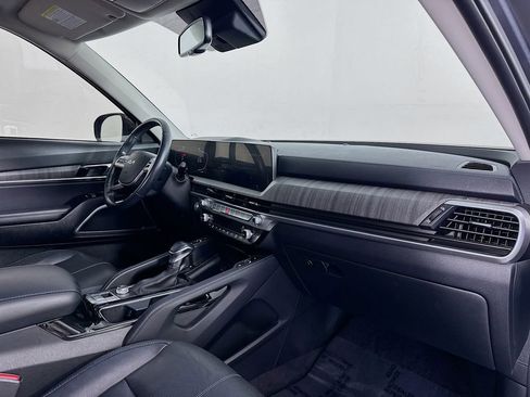 Used 2024 Kia Telluride EX w/ EX Captain's Chair Package image 32