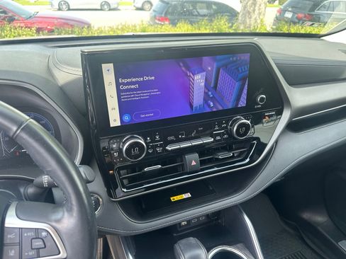 Used 2023 Toyota Highlander Limited image 5