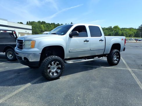 Used 2010 GMC Sierra 1500 SLE w/ Power Pack Plus AWD/4WD image 3