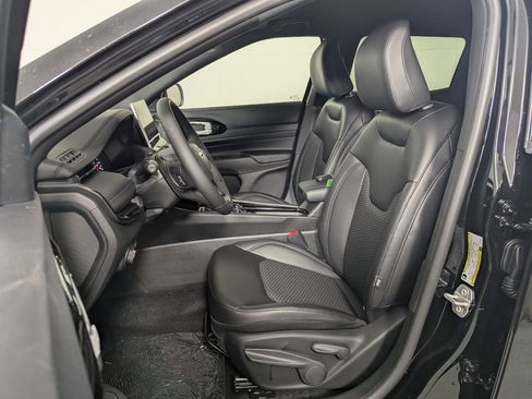 New 2026 Jeep Compass Latitude image 14