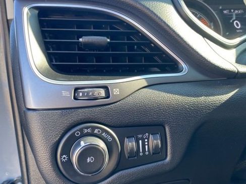 Used 2020 Jeep Cherokee Latitude Plus image 12