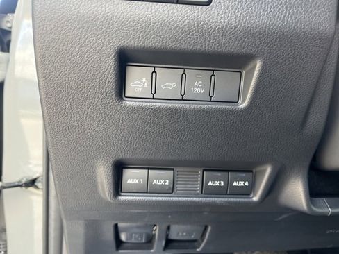 Used 2025 Lexus GX 550 image 16