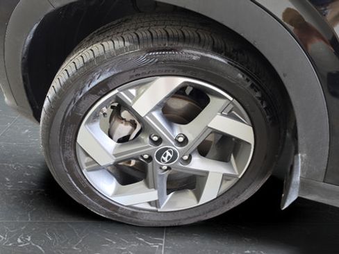 Certified 2025 Hyundai Venue SEL FWD image 29