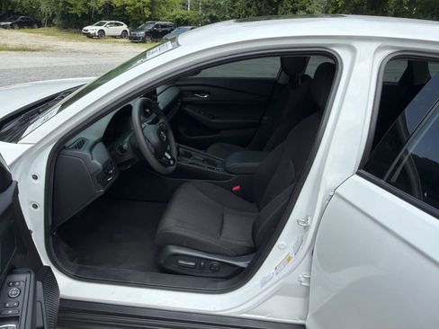 Used 2025 Honda Accord SE image 18