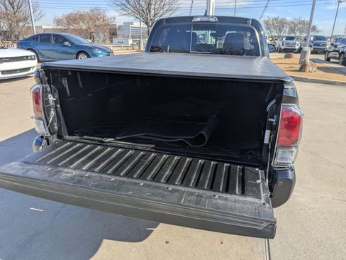 Used 2022 Toyota Tacoma Limited image 27
