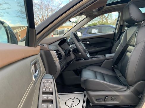 Used 2022 Nissan Rogue SL w/ SL Premium Package image 25