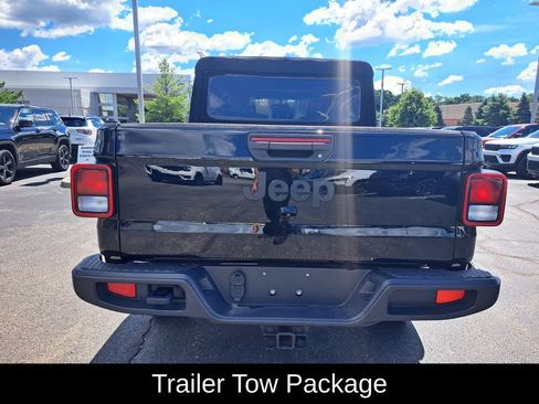 Used 2023 Jeep Gladiator Sport AWD/4WD image 5