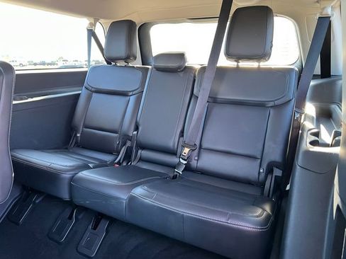 Used 2025 Ford Expedition Max Platinum image 7