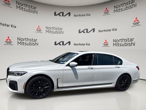 Used 2022 BMW 740i xDrive w/ M Sport Package AWD/4WD image 2
