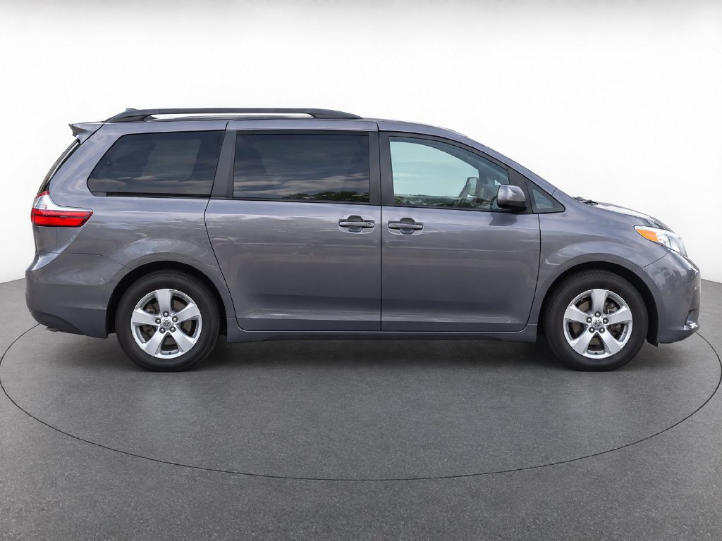 Used 2015 Toyota Sienna LE FWD image 6