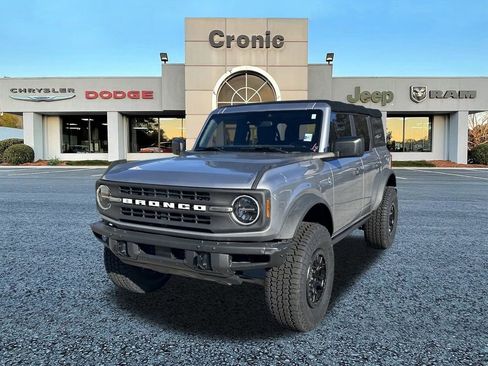 Used 2022 Ford Bronco Black Diamond image 7