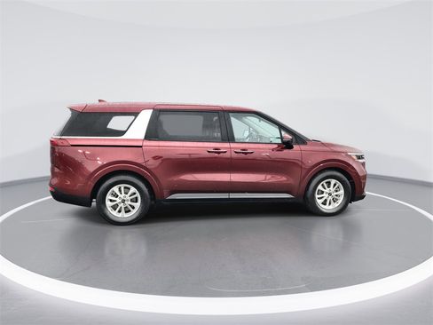 Used 2024 Kia Carnival LX image 9