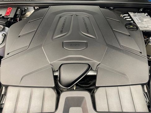 Used 2025 Porsche Cayenne image 12