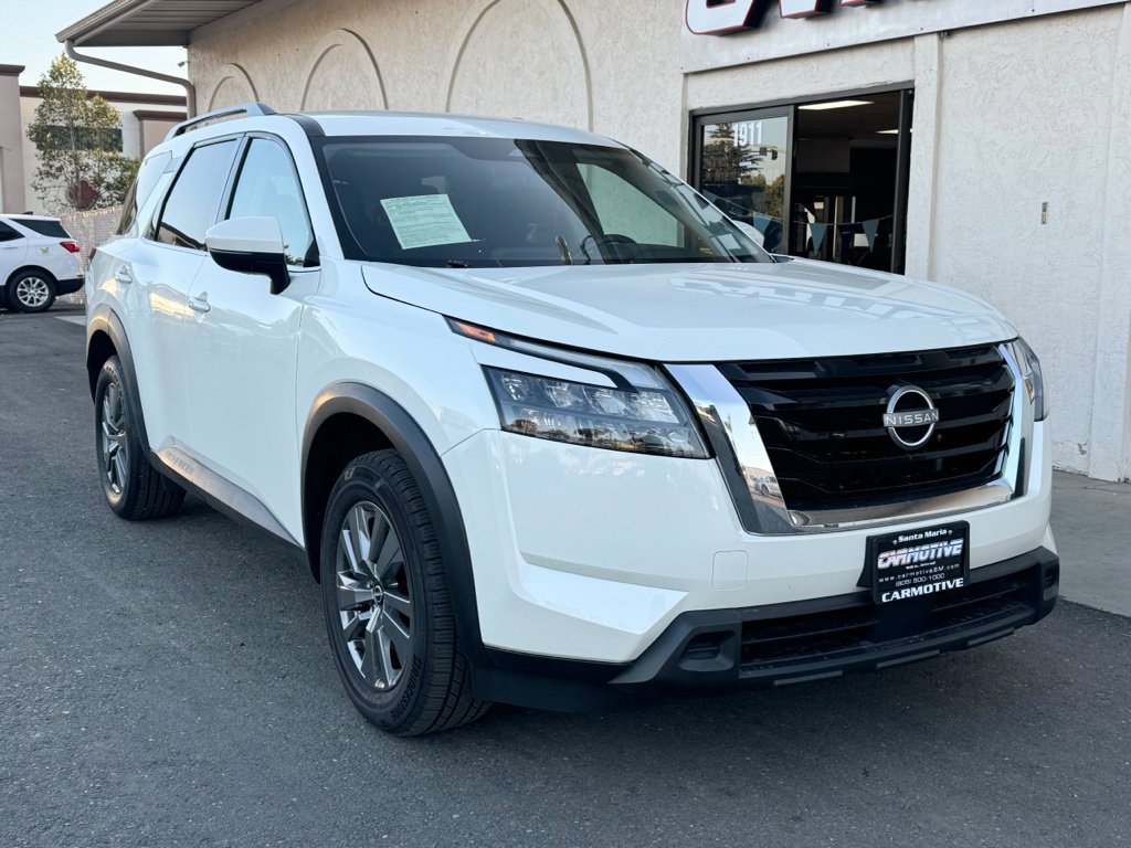 Used 2024 Nissan Pathfinder SV FWD image 1