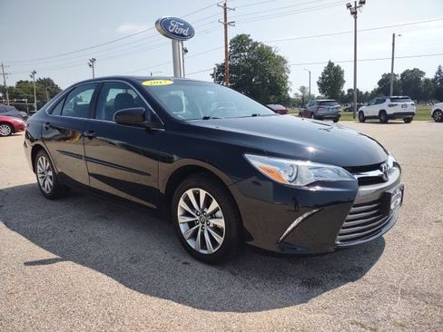 Used 2017 Toyota Camry XLE w/ Moonroof Package FWD image 8