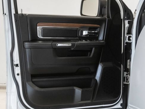 Used 2018 RAM 1500 Laramie w/ Convenience Group AWD/4WD image 8