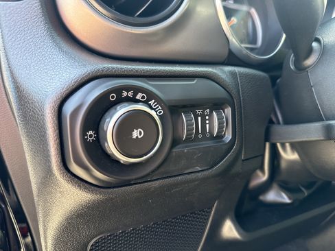 Used 2022 Jeep Wrangler Unlimited Sport AWD/4WD image 31