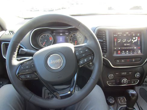 Used 2023 Jeep Cherokee Altitude Lux image 16