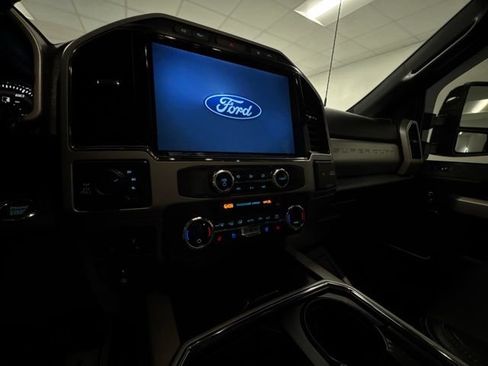 Used 2022 Ford F250 Lariat w/ Black Appearance Package AWD/4WD image 15