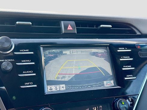 Used 2018 Toyota Camry XSE FWD image 13