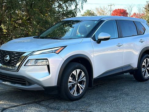 Certified 2022 Nissan Rogue SV image 2