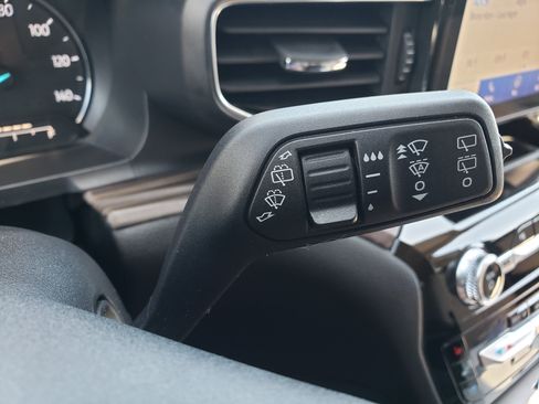 Used 2024 Ford Explorer Limited image 21