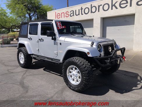 Used 2012 Jeep Wrangler Unlimited Sahara w/ Connectivity Group image 2