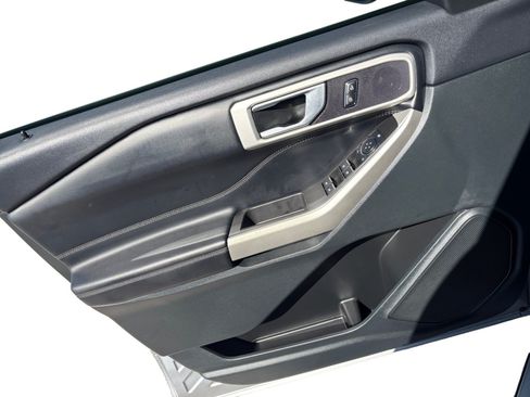 Used 2023 Ford Explorer XLT RWD image 10