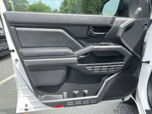 Used 2024 Toyota Tacoma SR5 AWD/4WD image 17