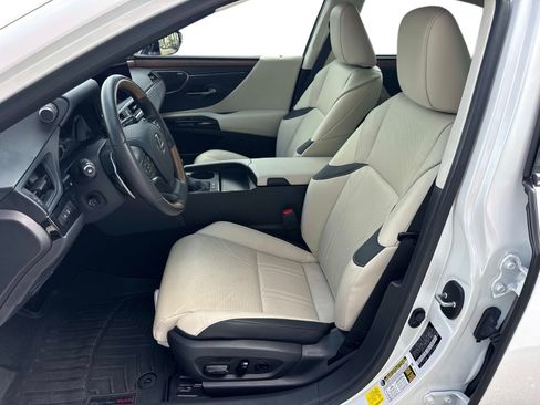 Certified 2025 Lexus ES 300h Ultra Luxury w/ Accessory Package (Z1) FWD image 20