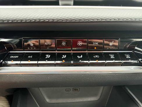 New 2026 Chevrolet Equinox LT w/ Convenience Package II image 23