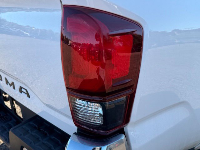 Used 2020 Toyota Tacoma SR5 w/ SR5 Appearance Package (SM) RWD image 13