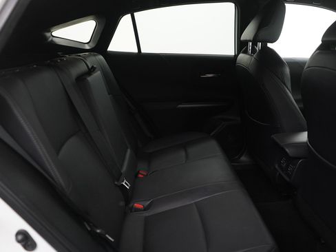 Used 2023 Toyota Venza XLE image 11