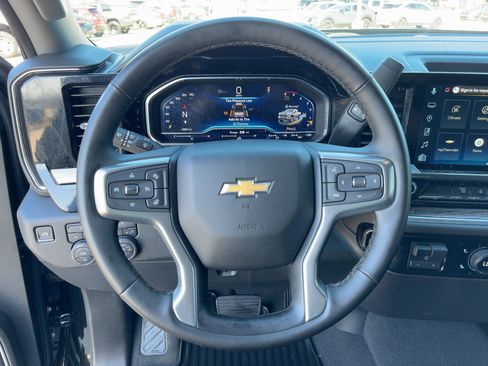 Used 2025 Chevrolet Silverado 2500 LT w/ Convenience Package image 17