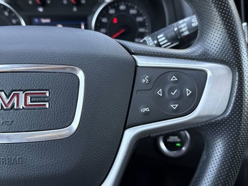 Used 2024 GMC Terrain SLE w/ Driver Convenience Package image 19