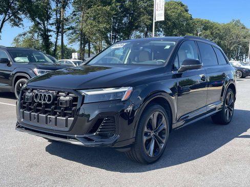 Certified 2025 Audi Q7 3.0T Premium Plus AWD/4WD image 3