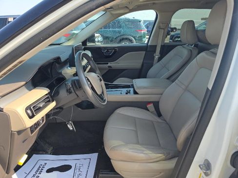 Used 2023 Lincoln Aviator AWD w/ Premium Package image 3