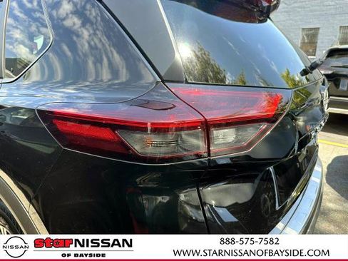 Certified 2022 Nissan Rogue SV w/ SV Premium Package AWD/4WD image 5